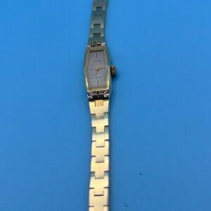 34 Elegant Gold 17 Jeweled Rectangle Bracelet Wristwatch